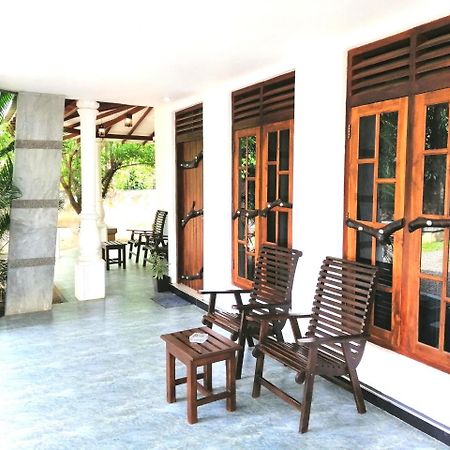 Induwara Safari Resort Udawalawe Buitenkant foto