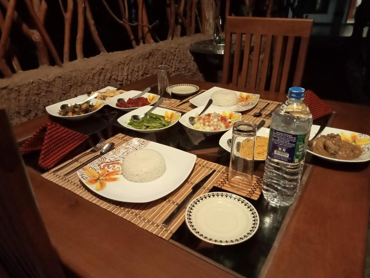 Induwara Safari Resort Udawalawe Buitenkant foto