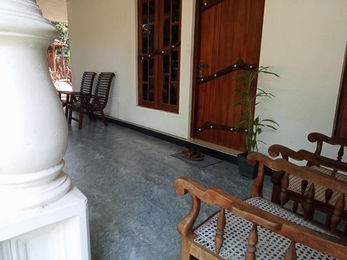 Induwara Safari Resort Udawalawe Buitenkant foto