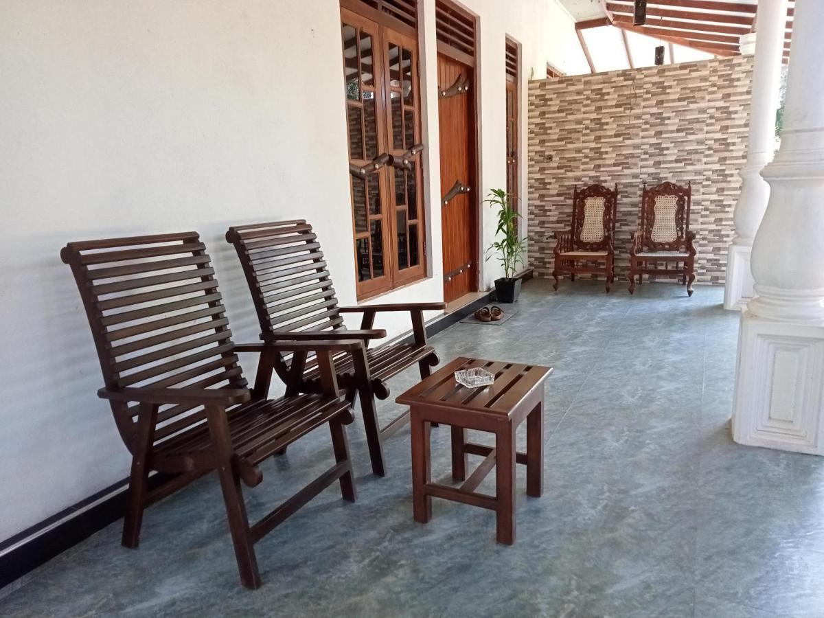 Induwara Safari Resort Udawalawe Buitenkant foto