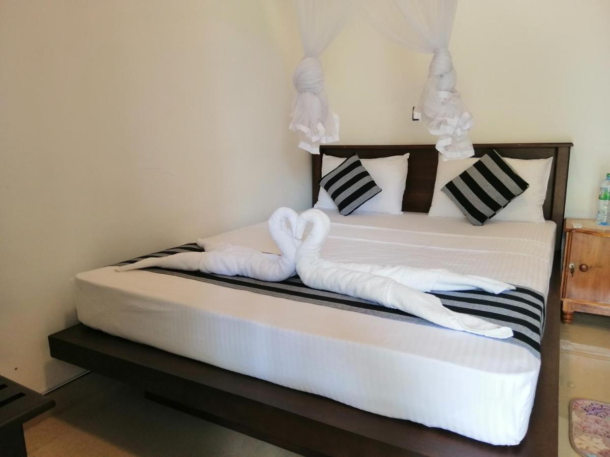 Induwara Safari Resort Udawalawe Buitenkant foto