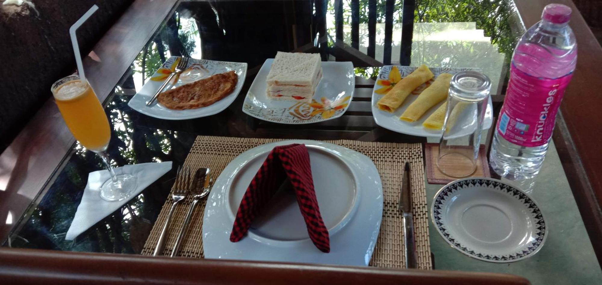 Induwara Safari Resort Udawalawe Buitenkant foto
