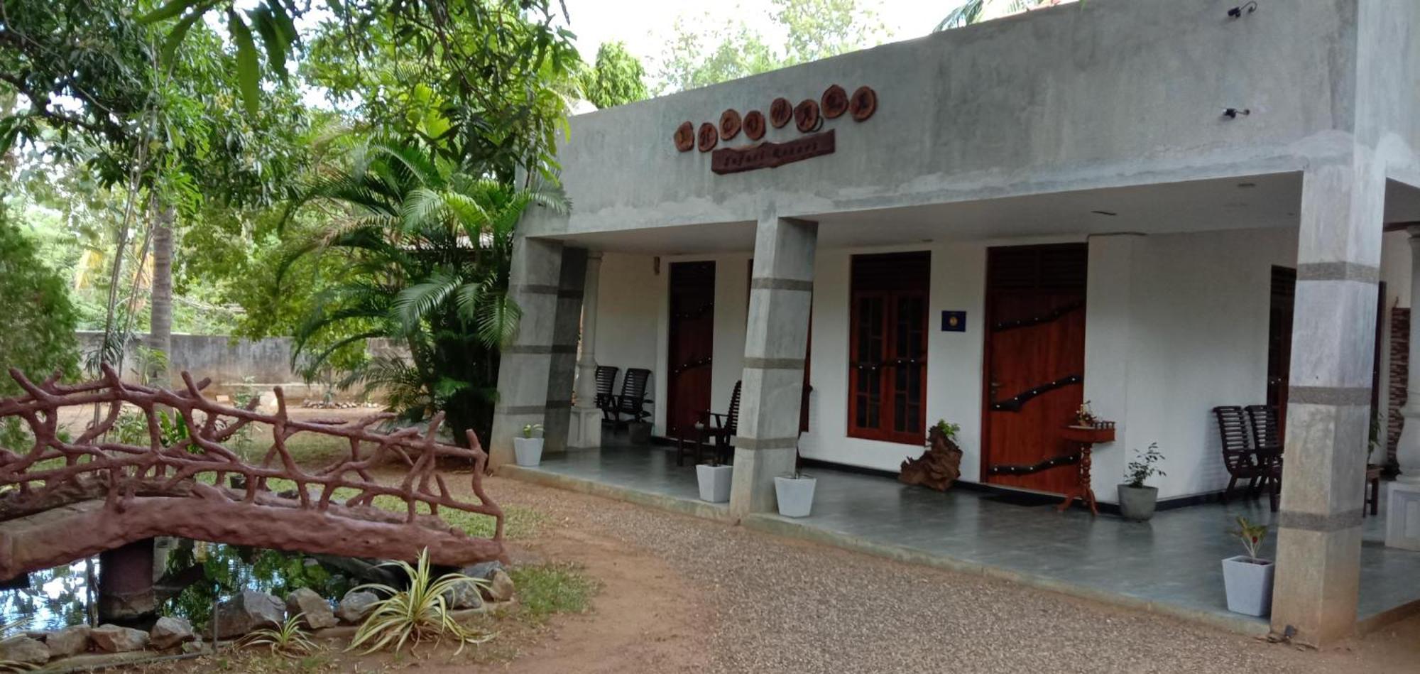Induwara Safari Resort Udawalawe Buitenkant foto