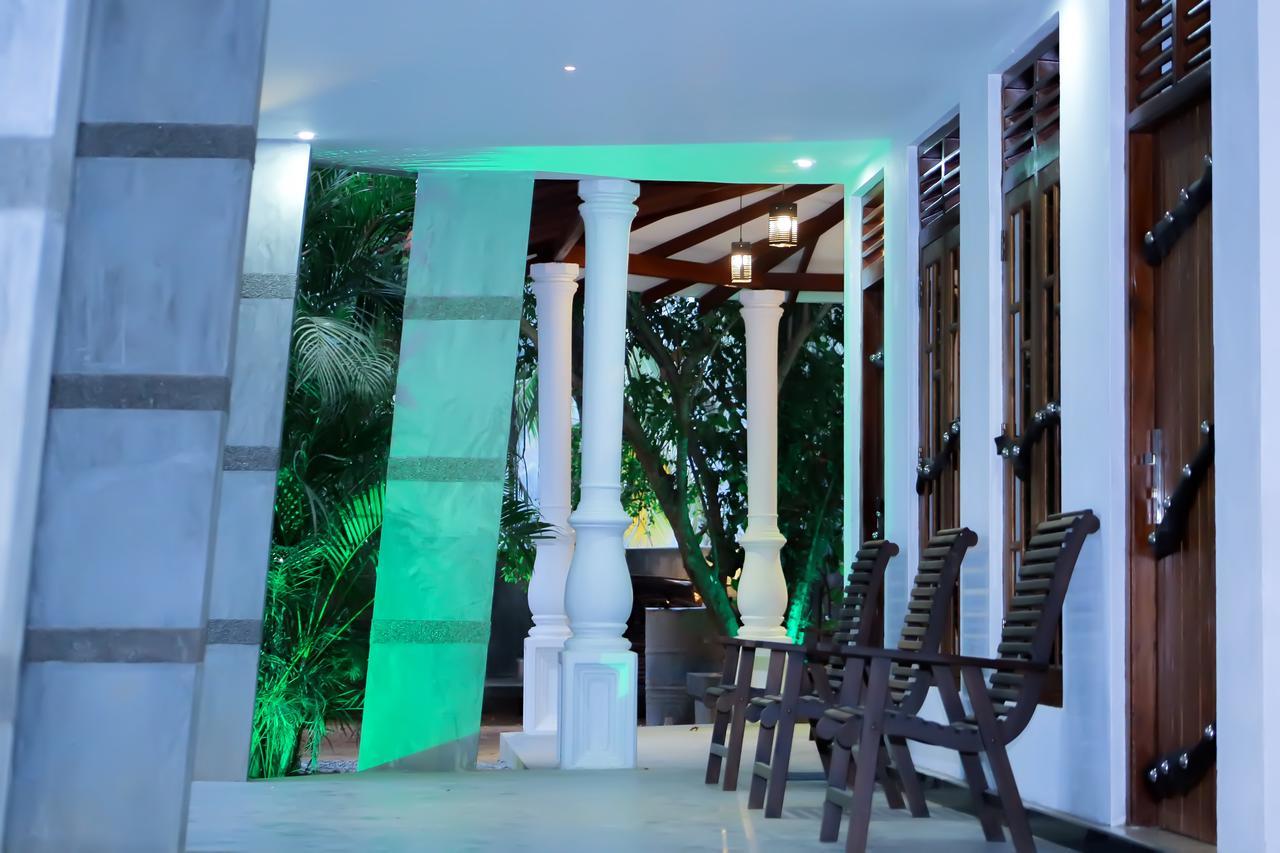 Induwara Safari Resort Udawalawe Buitenkant foto