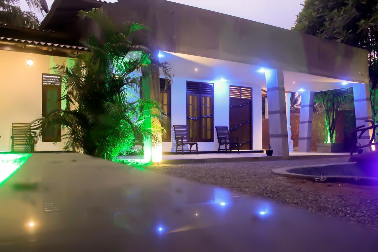 Induwara Safari Resort Udawalawe Buitenkant foto