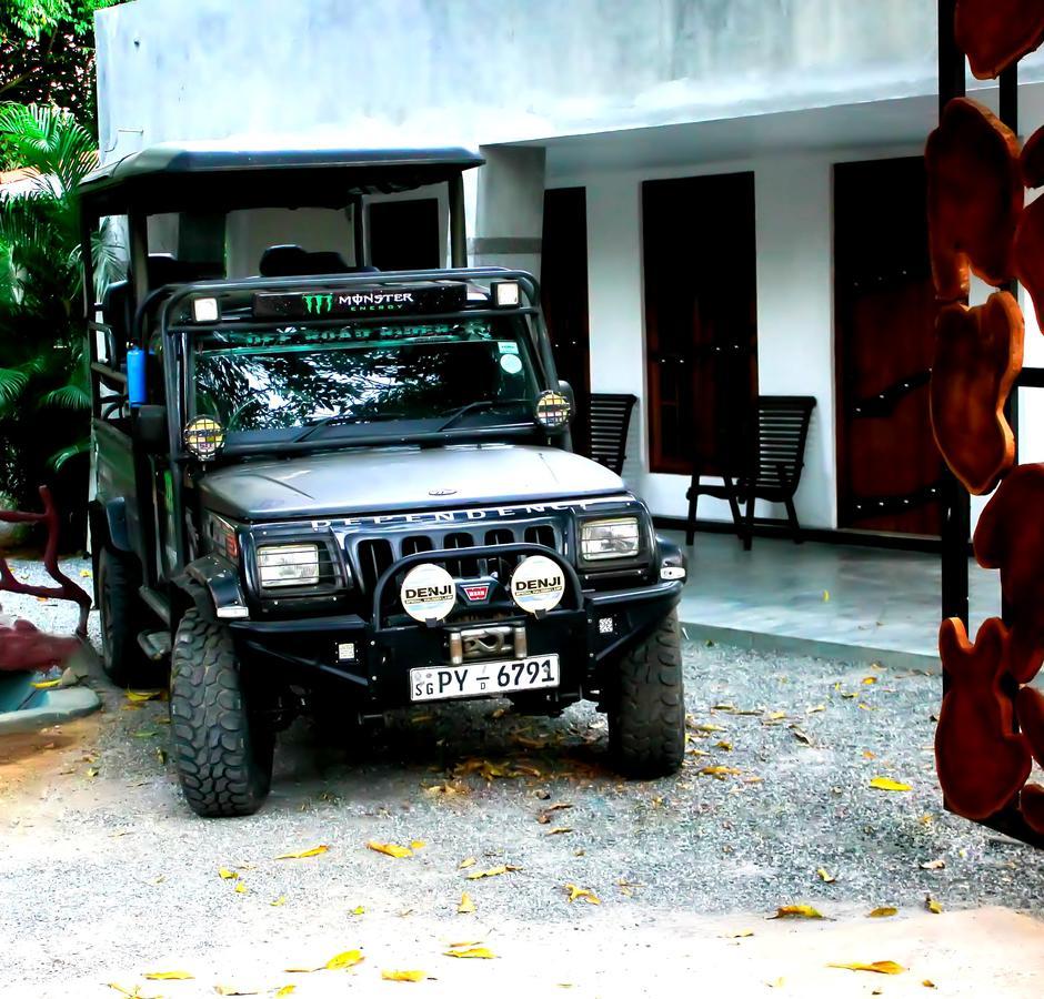 Induwara Safari Resort Udawalawe Buitenkant foto