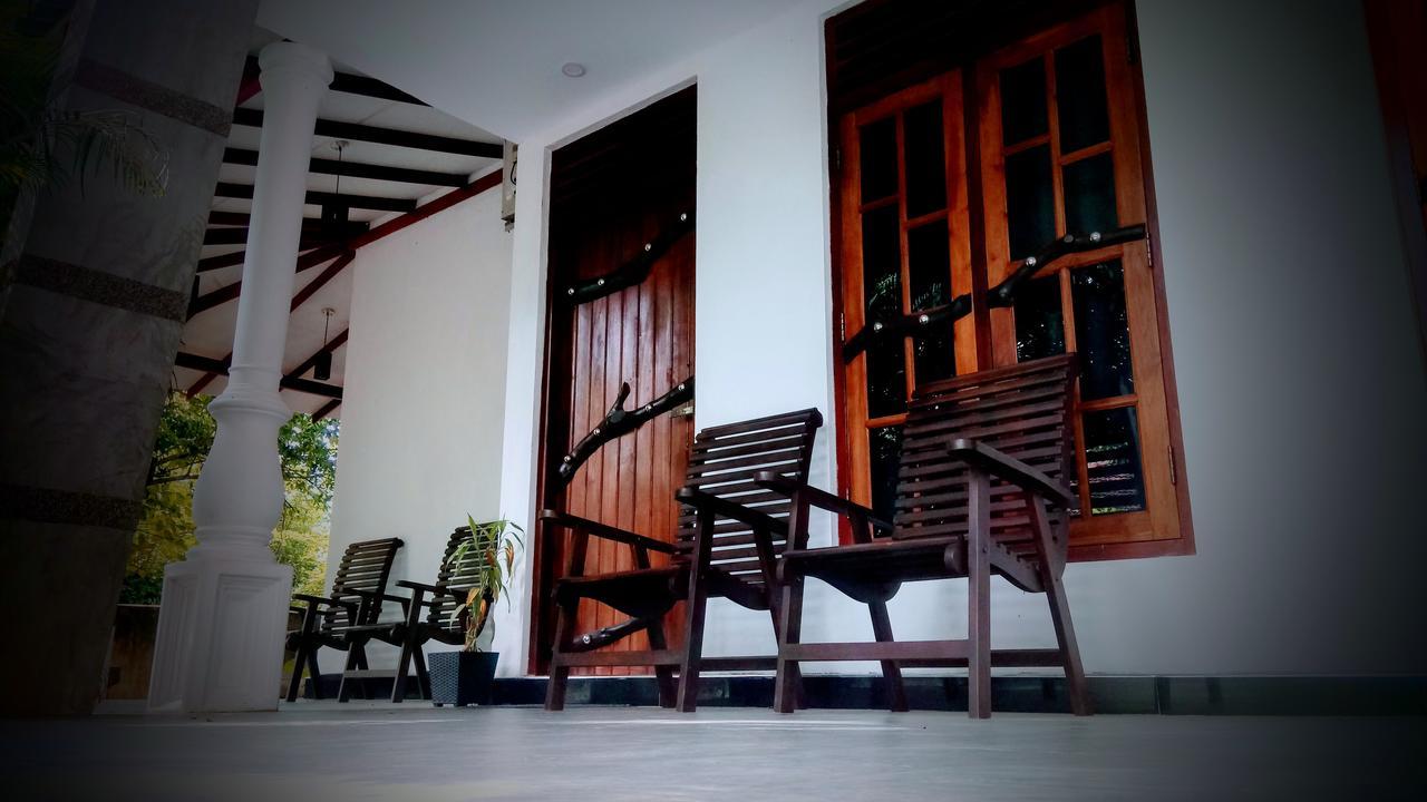 Induwara Safari Resort Udawalawe Buitenkant foto
