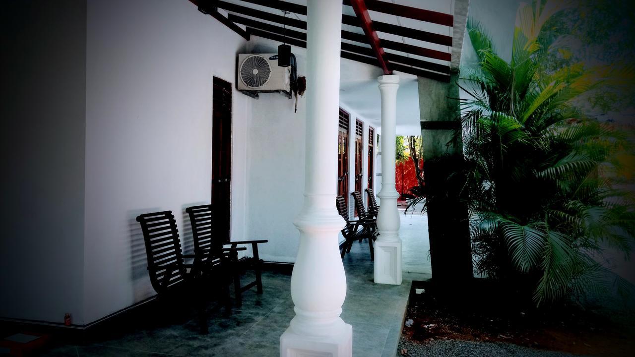 Induwara Safari Resort Udawalawe Buitenkant foto