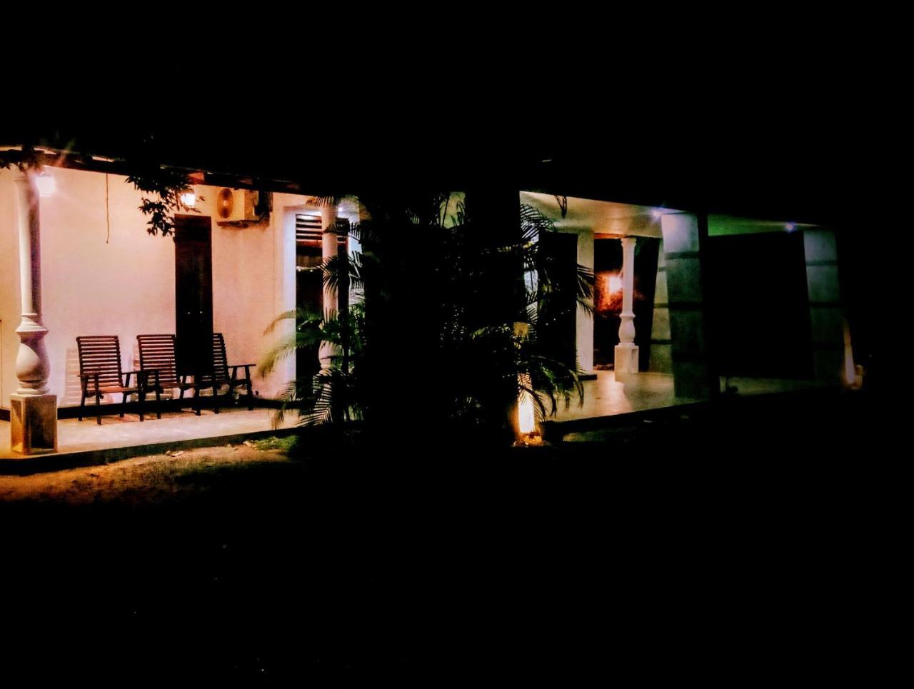 Induwara Safari Resort Udawalawe Buitenkant foto