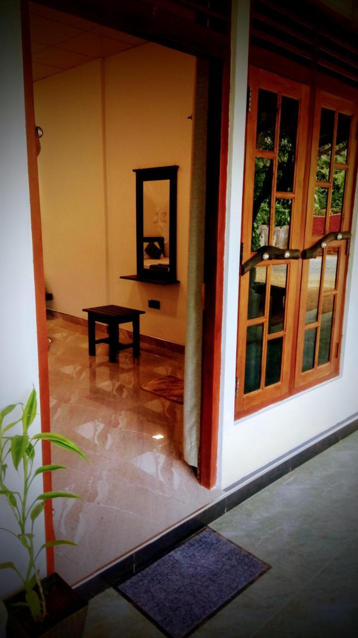 Induwara Safari Resort Udawalawe Buitenkant foto