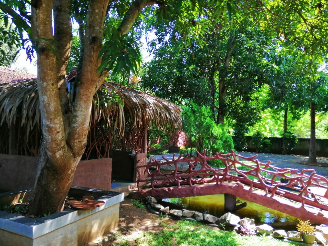 Induwara Safari Resort Udawalawe Buitenkant foto