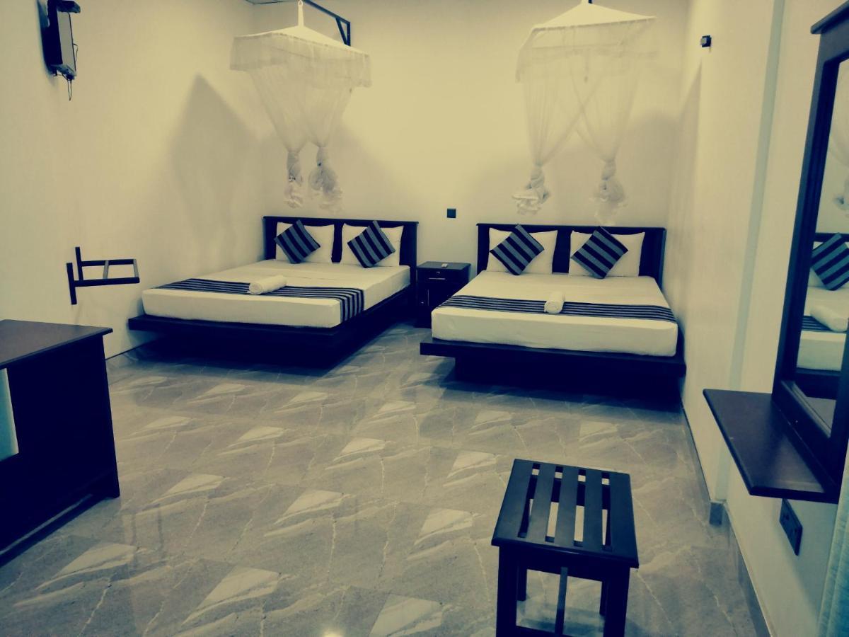 Induwara Safari Resort Udawalawe Buitenkant foto
